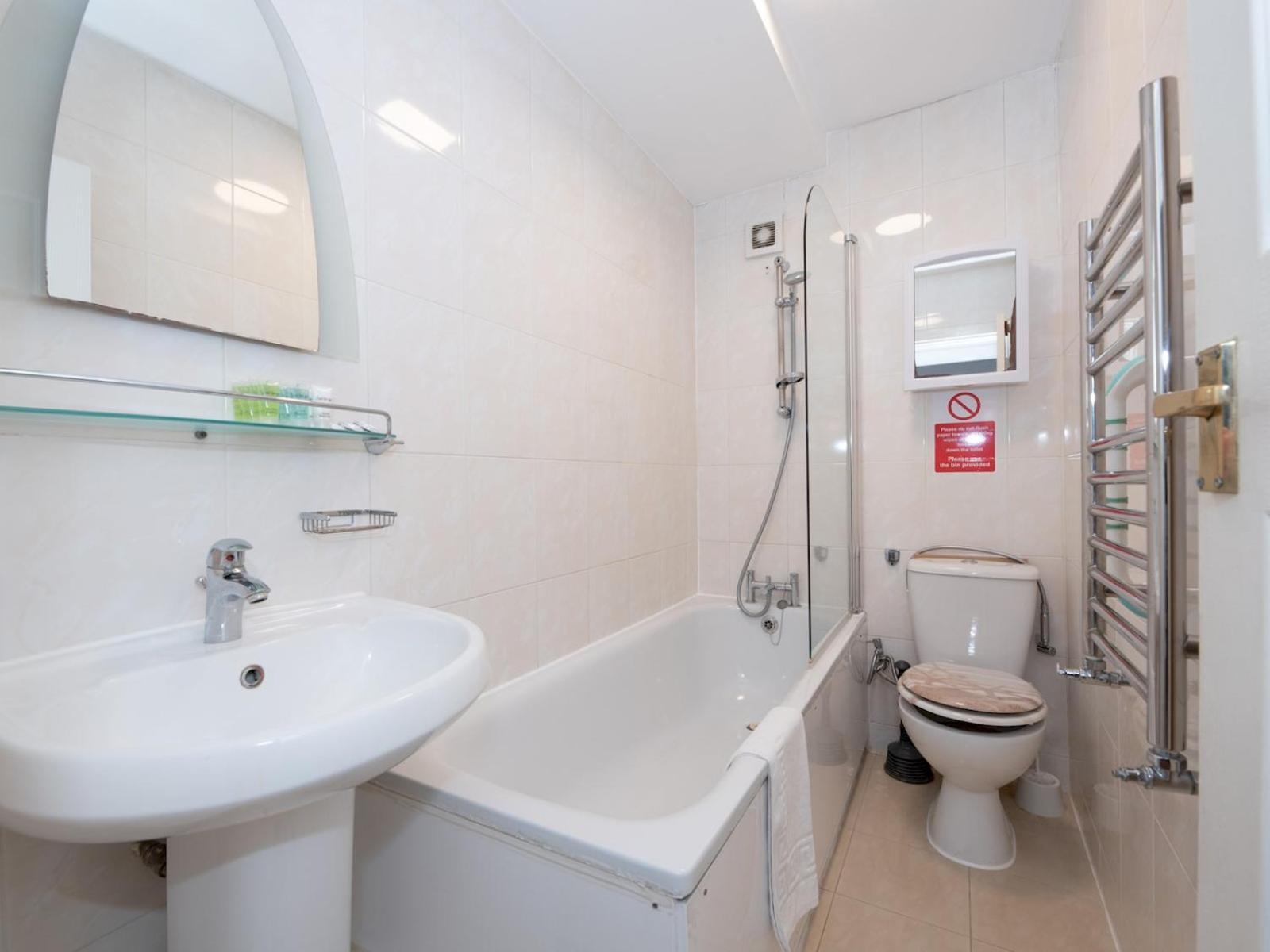 Pass The Keys Cosy One Bedroom Near Hyde Park Oxford Street Apartment *